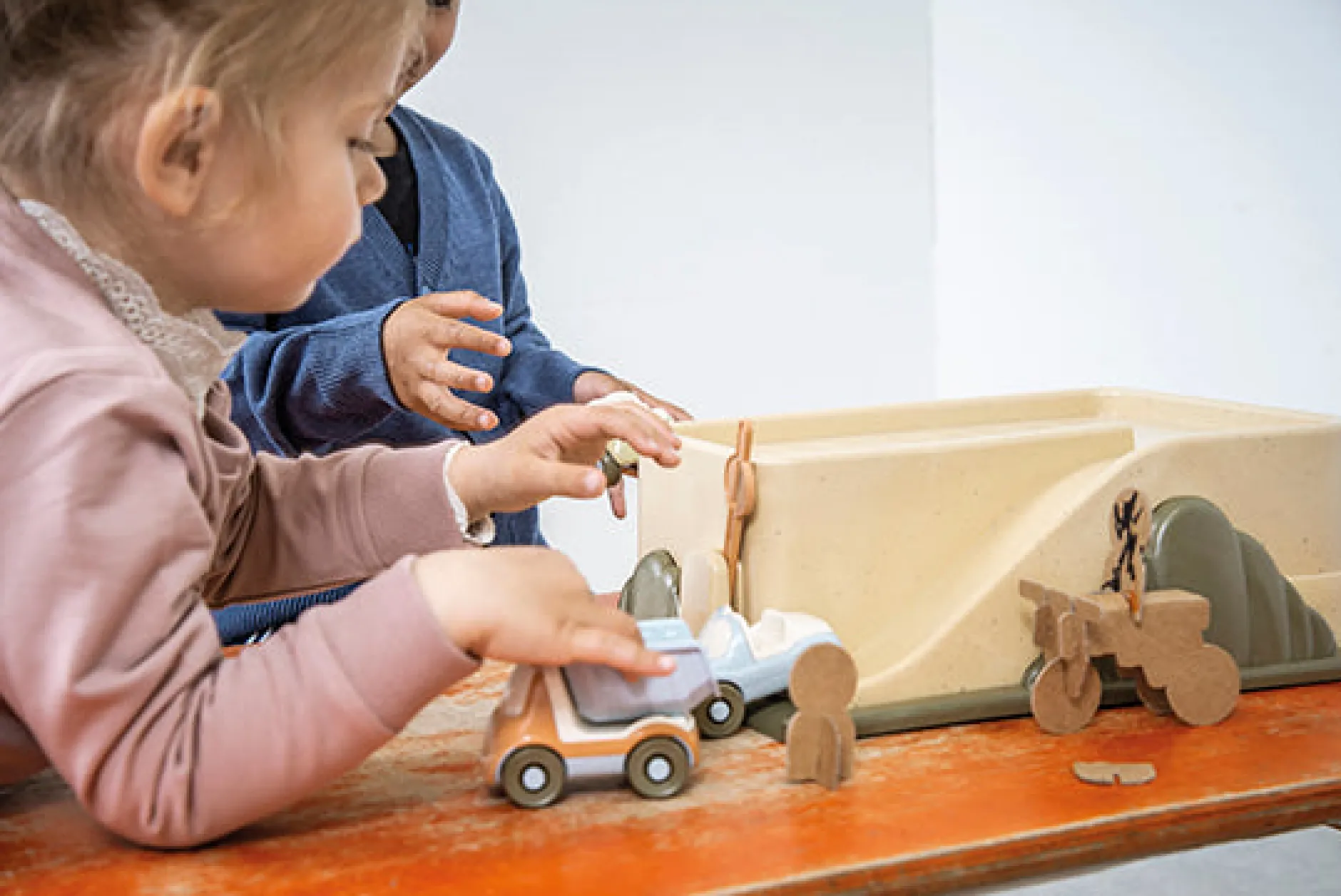 bio_garage_with__cars_1.webp Educational Toys Bio Garage with 3 Cars