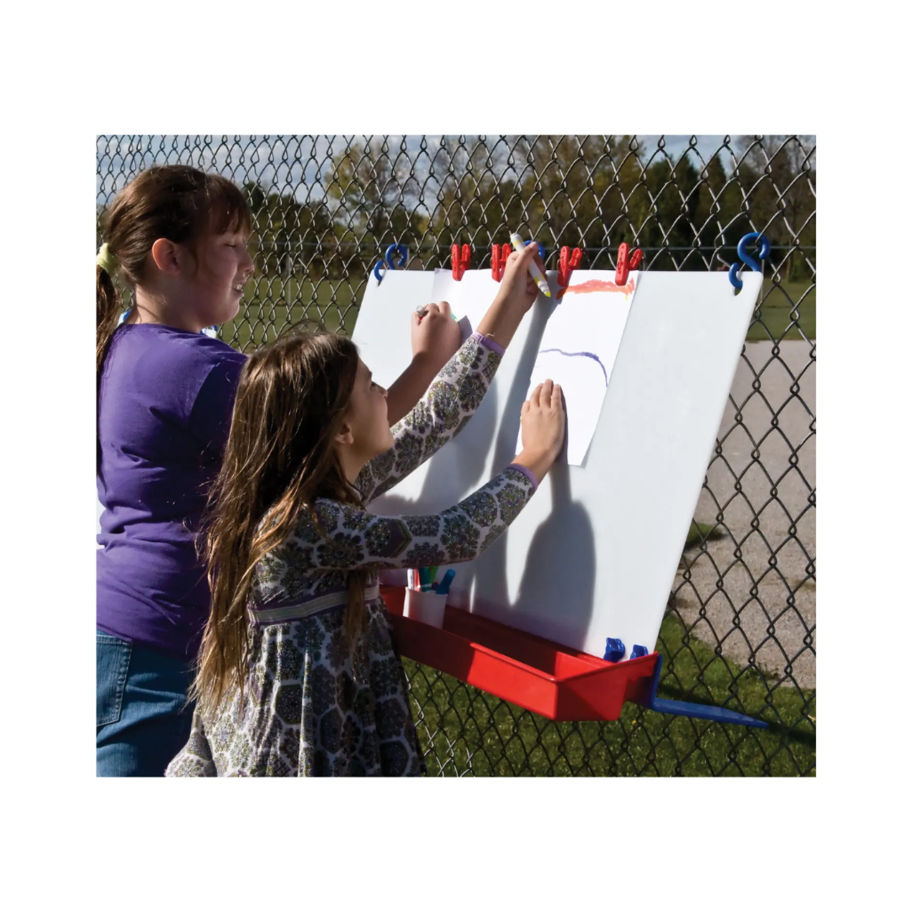 double_hanging_fence_ease_6.webp Educational Toys Double Hanging Fence Easel