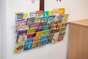 Educational Toys Horizontal Wall Book Rack (6 Shelves)