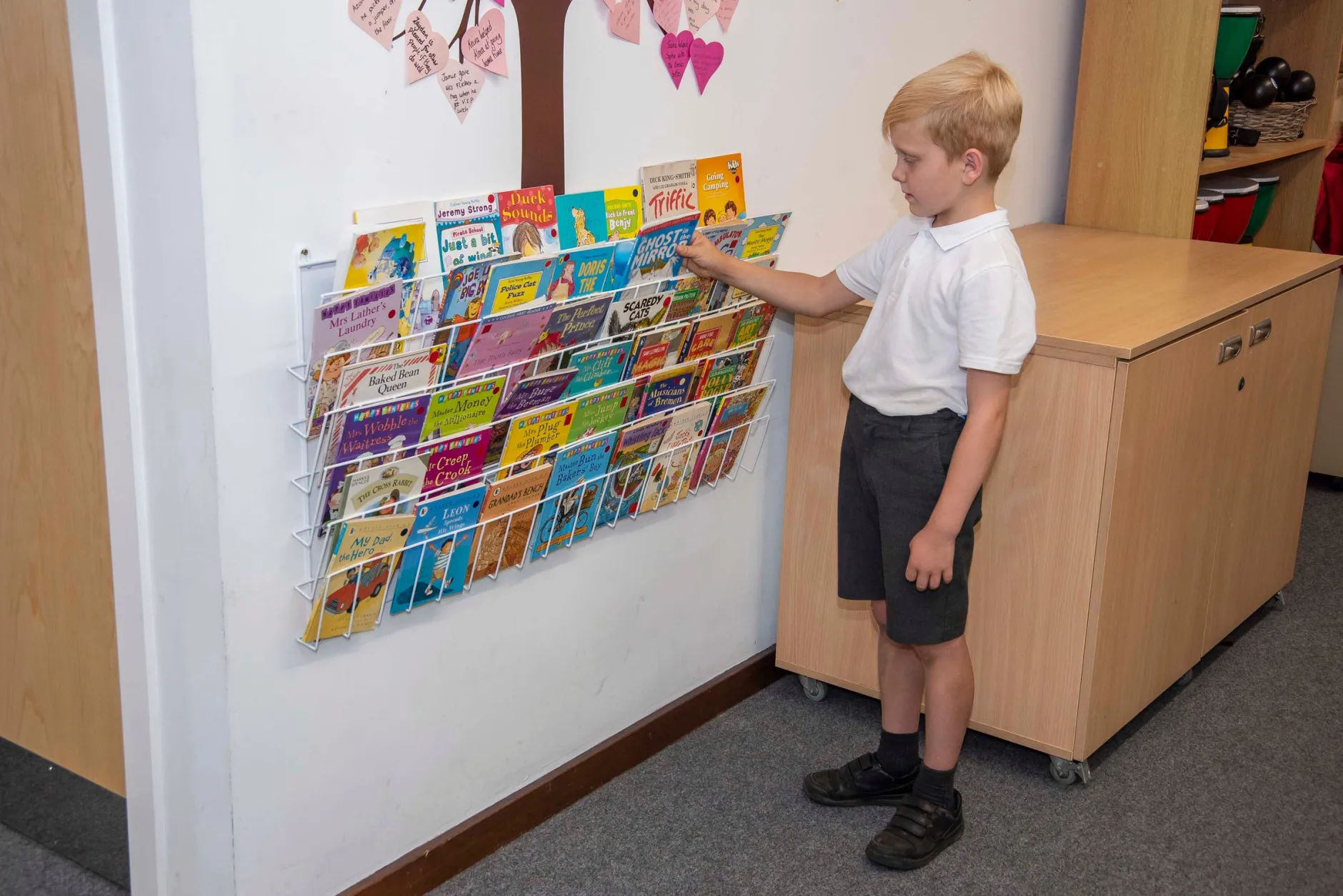 horizontal_wall_book_rack_9.webp Educational Toys Horizontal Wall Book Rack (6 Shelves)