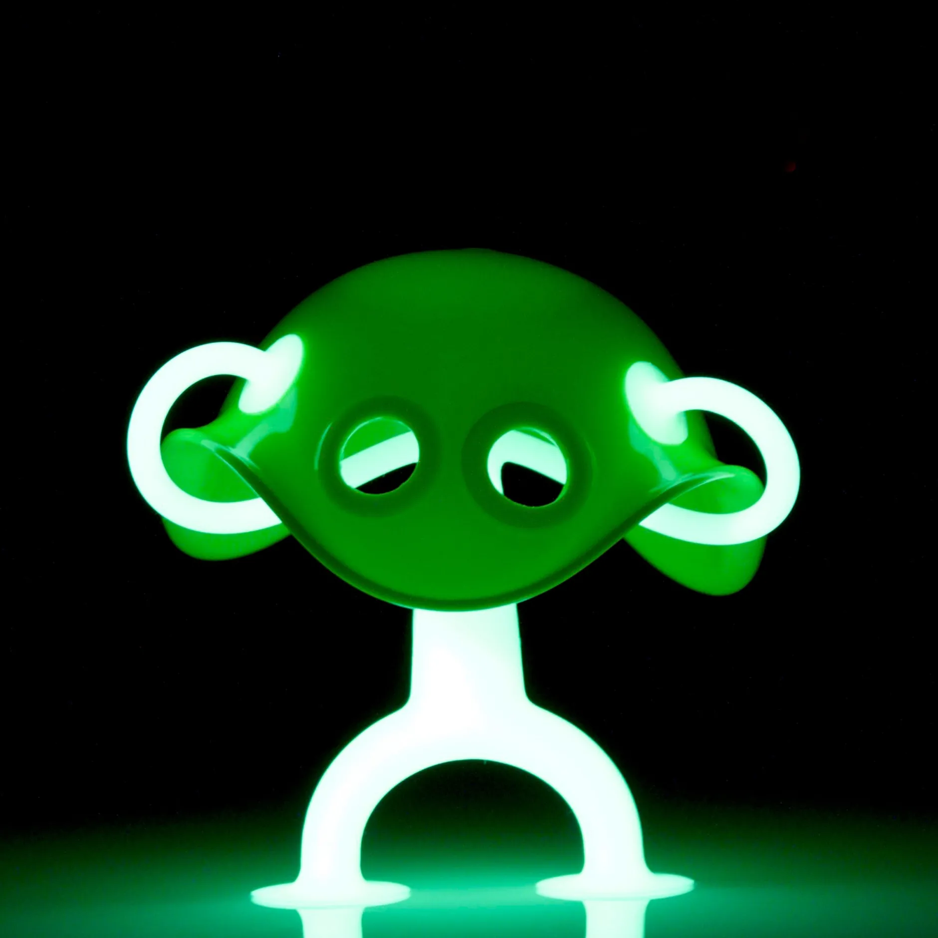 oogi_man_glow_in_the_dark_5.webp Moluk Oogi Man Glow In The Dark Figure