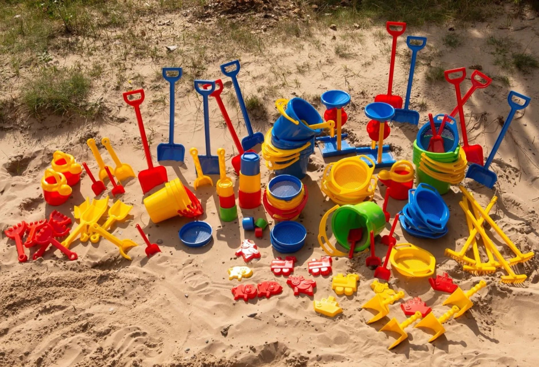 piece_sand_amp_water_set_1.webp Educational Toys 100 Piece Sand & Water Set