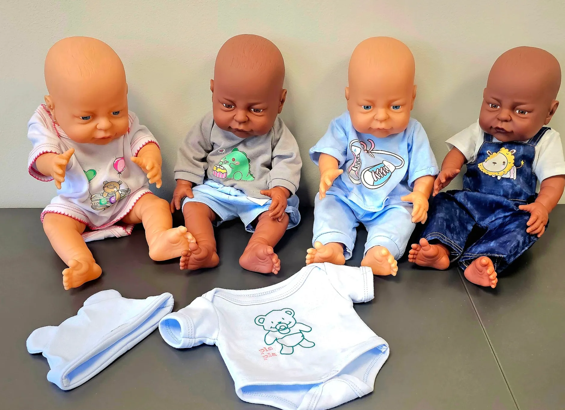 set_of__dolls_with_sleeps_2.webp LAP Set of 4 Dolls with Sleep-suits