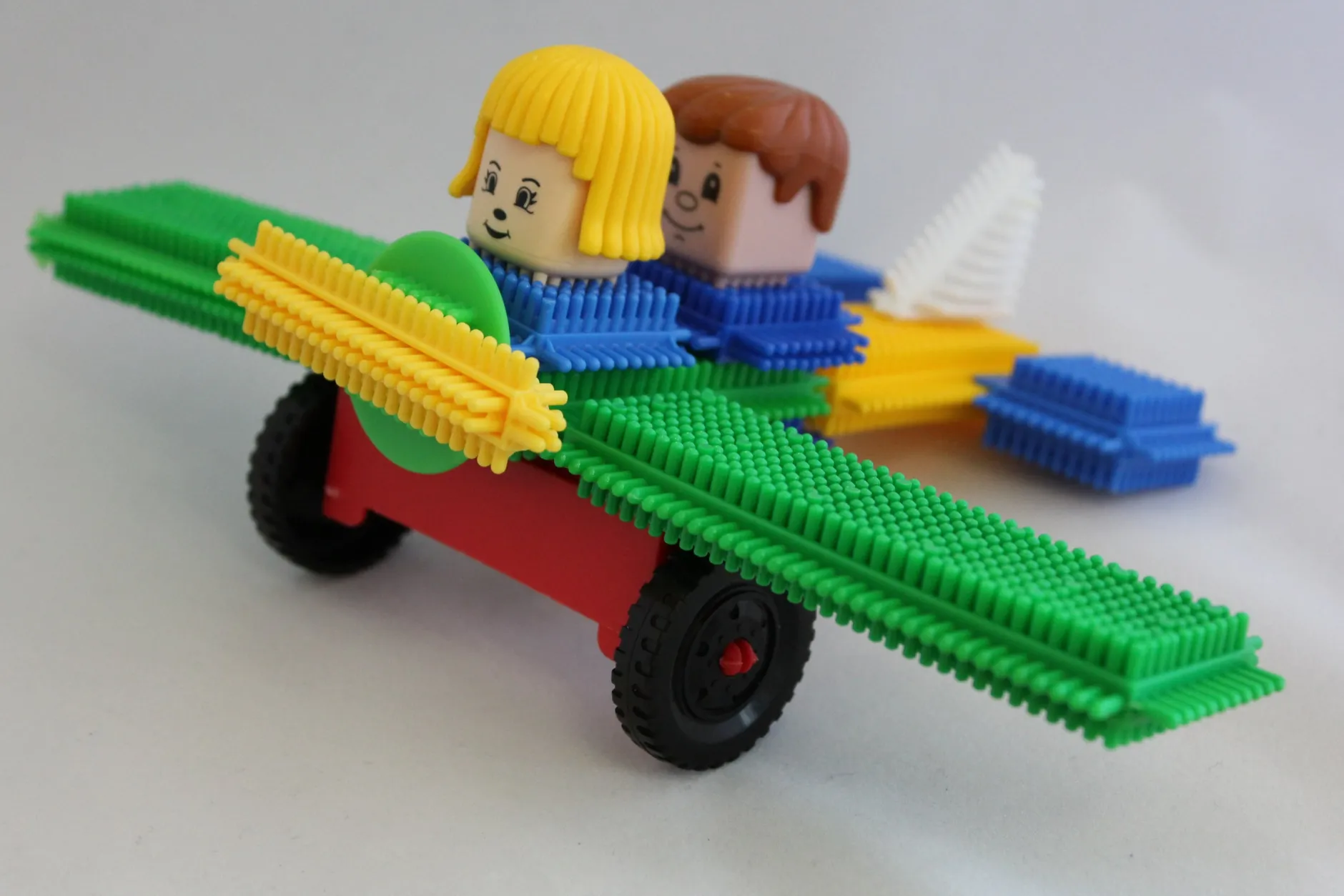 stickle_bricks_superset_i_1.webp Educational Toys Stickle bricks superset in a tray